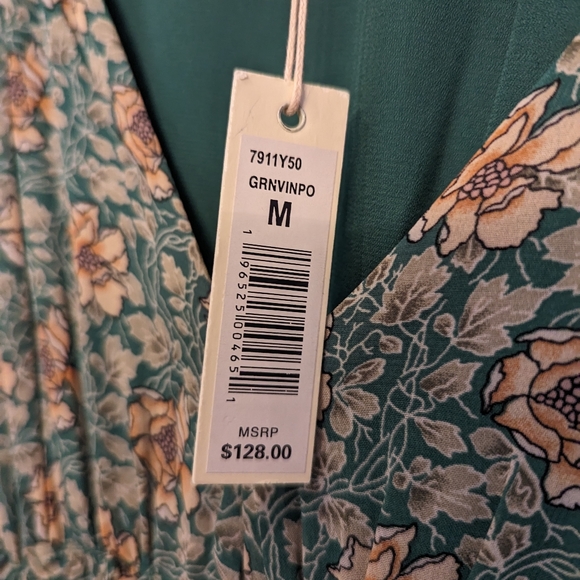 Max Studio dress green floral - Picture 3 of 9